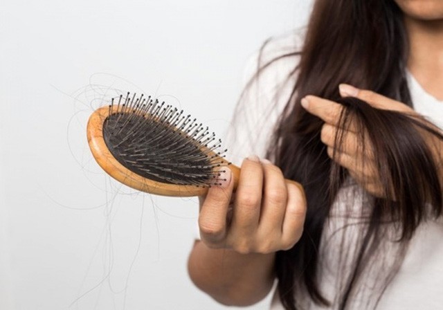 Thực phẩm kích thích mọc tóc là giải pháp hiệu quả cho những người đang trải qua vấn đề về tóc như rụng tóc, tóc yếu và khô. Các thực phẩm giàu vitamin và chất dinh dưỡng như rau xanh, trái cây và hạt đã được chứng minh giúp kích thích mọc tóc và tăng cường sức khỏe. Hãy tham khảo hình ảnh liên quan để biết thêm chi tiết.